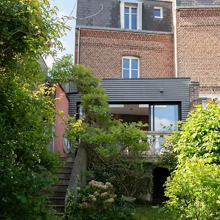 Maison Vue Avec Jardin - Trabendo *